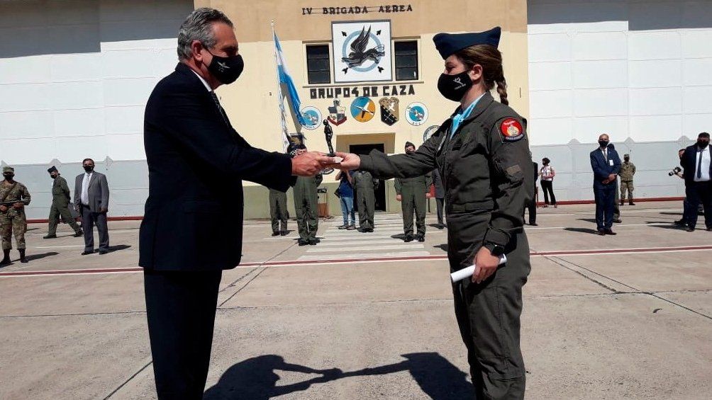 El miércoles de la semana pasada tuvo la ceremonia del Primer Vuelo Solo, acto que fue encabezado por el ministro de Defensa, Agustín Rossi.