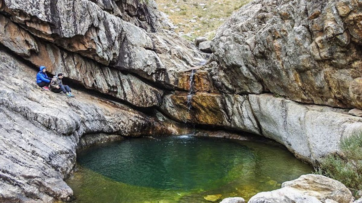 Olla del Napostá es un piletón natural que se encuentra escondido en los pies del Cerro Napostá. Olla del Napostá es un piletón natural que se encuentra escondido en los pies del Cerro Napostá.