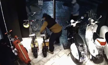 Después de cometer el asalto, los delincuentes escaparon con un importante botín. Después de cometer el asalto, los delincuentes escaparon con un importante botín.