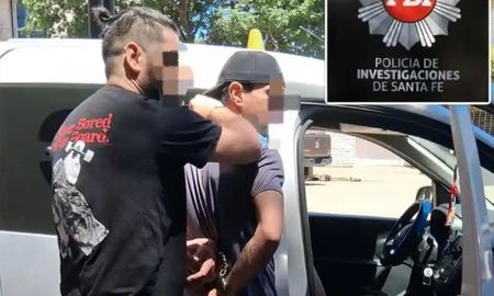 El hombre detenido tiene 28 años y está acusado de interceptar en la vía pública y retener a un adolescente de 17 en una vivienda particular. El hombre detenido tiene 28 años y está acusado de interceptar en la vía pública y retener a un adolescente de 17 en una vivienda particular.