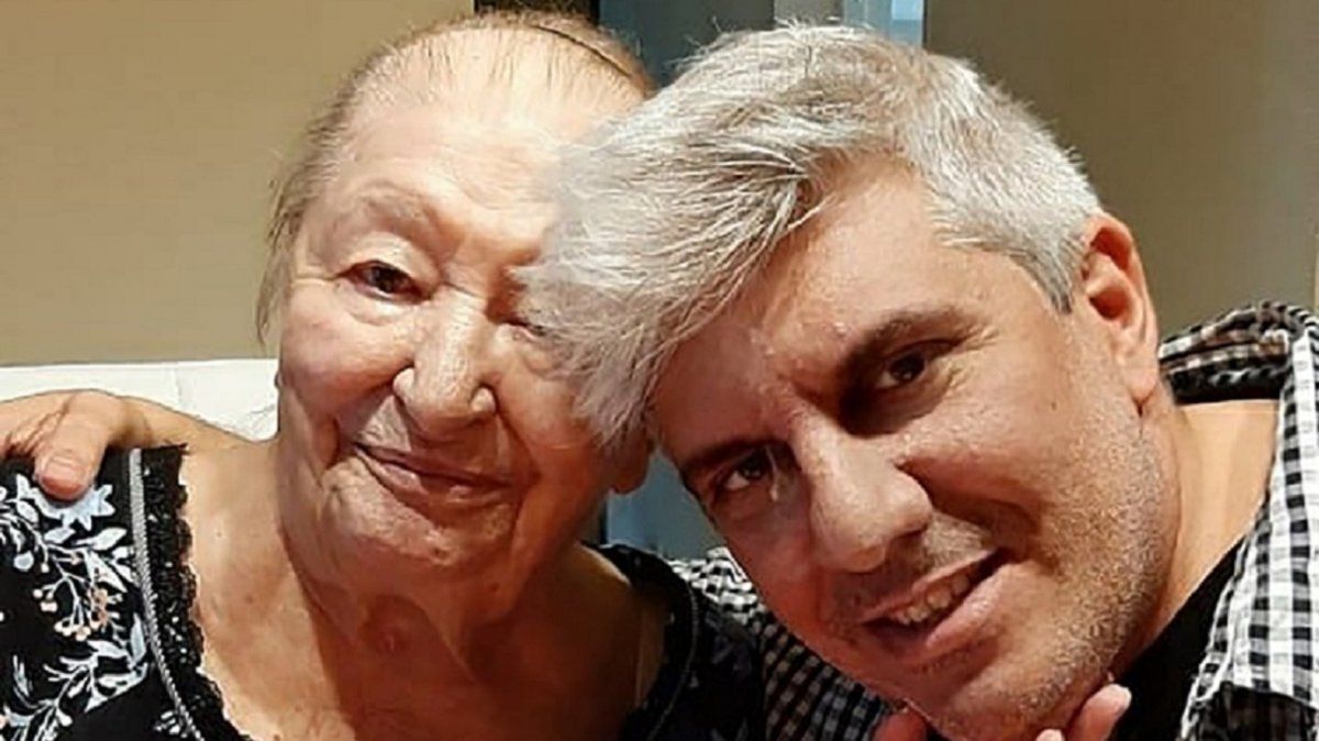 Mat&iacute;as Bagnato junto a su abuela Norma