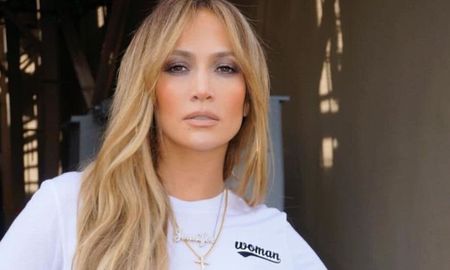 A los 52, Jennifer Lopez vive un romance con Ben Affleck. A los 52, Jennifer Lopez vive un romance con Ben Affleck.