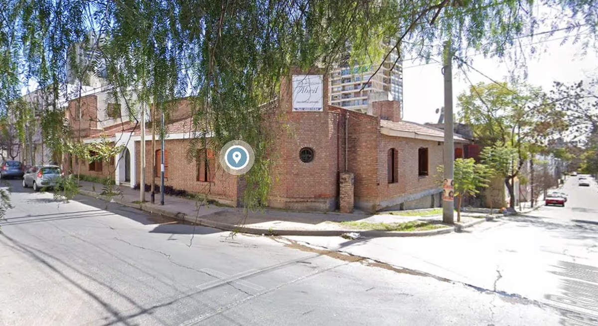 El crimen ocurrió en una vivienda ubicada en la calle Roque Suárez al 100. (Foto: Google Street View) El crimen ocurrió en una vivienda ubicada en la calle Roque Suárez al 100. (Foto: Google Street View)