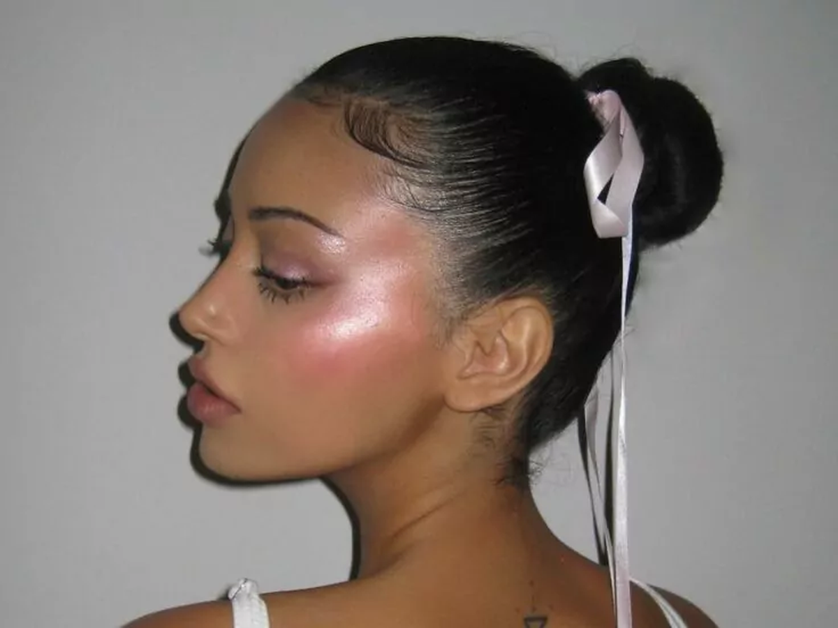 El maquillaje estilo coquette es tendencia en redes sociales. El maquillaje estilo coquette es tendencia en redes sociales.