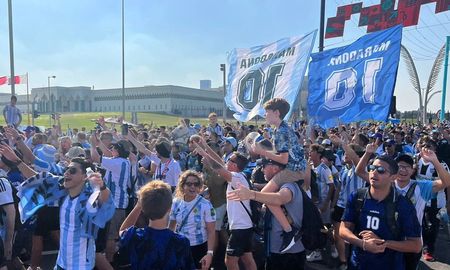 Doha se vistió de celeste y blanco: el banderazo argentino calienta el clima mundialista en la previa del debut de la Selección. Doha se vistió de celeste y blanco: el banderazo argentino calienta el clima mundialista en la previa del debut de la Selección.