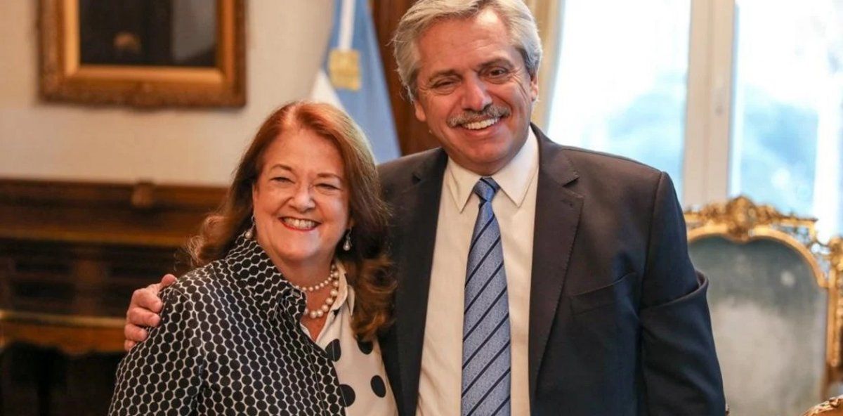 Alicia Castro y el presidente Alberto Fernández. Castro renunció al cargo de embajadora ante la Federación Rusa.