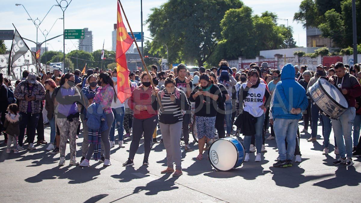 En Santa Fe, el Polo Obrero y otras organizaciones sociales se plegaron a la jornada de lucha nacional. Consideran que no hubo respuestas ni soluciones del Gobierno después del acampe en la 9 de Julio.