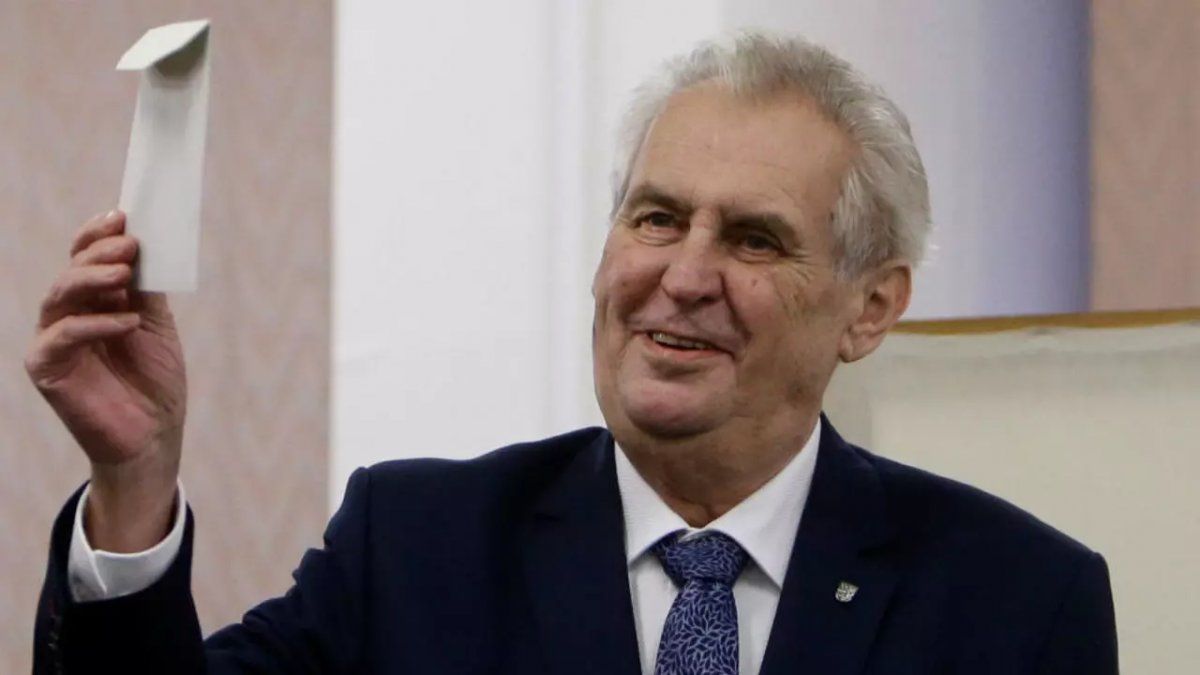El presidente de República Checa, Milos Zeman, le pidió a Vladimir Putin que envíe dosis de la vacuna Sputnik V. 