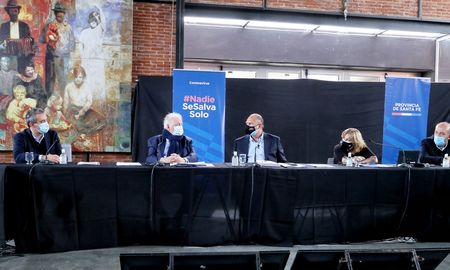 González García insistió en que hasta que la vacuna empiece a aplicarse, todos tenemos la obligación y la responsabilidad de cuidarnos. González García insistió en que hasta que la vacuna empiece a aplicarse, todos tenemos la obligación y la responsabilidad de cuidarnos.