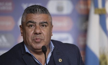 Claudio Chiqui Tapia acordó con Sergio Marchi una extensión excepcional por seis meses de los contratos de los jugadores. Claudio Chiqui Tapia acordó con Sergio Marchi una extensión excepcional por seis meses de los contratos de los jugadores.