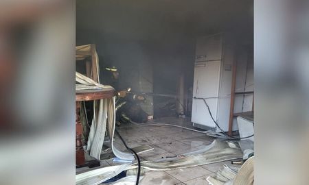 El siniestro ocurrió este viernes en una vivienda ubicada en Brigadier López y Constituyentes, en San José del Rincón. El siniestro ocurrió este viernes en una vivienda ubicada en Brigadier López y Constituyentes, en San José del Rincón.