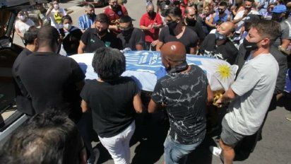 Morro García: la familia del jugador se llevó los restos a Uruguay rodeado de hinchas de Godoy Cruz