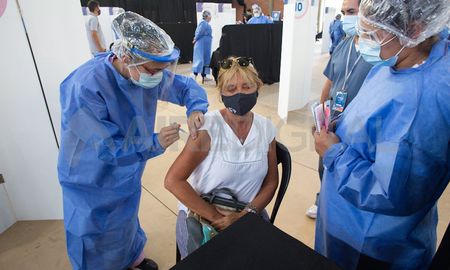 La vacunación docente comenzó hace una semana en cinco ciudades de Santa Fe: Venado Tuerto, Rafaela, Reconquista, Rosario y la capital provincial. La vacunación docente comenzó hace una semana en cinco ciudades de Santa Fe: Venado Tuerto, Rafaela, Reconquista, Rosario y la capital provincial.