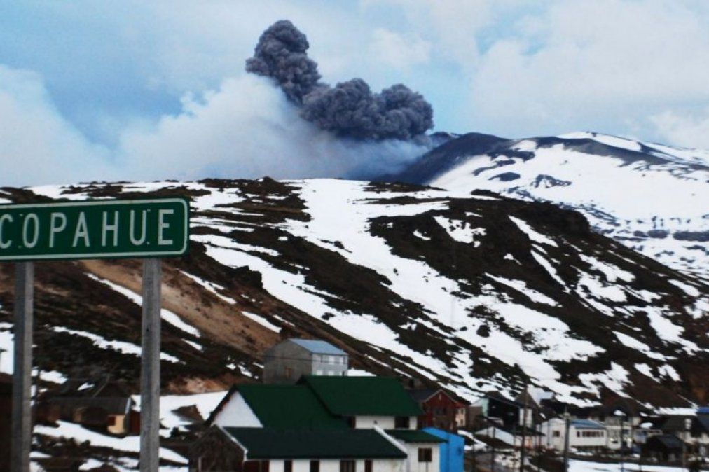 Declararon alerta naranja por el aumento de actividad sísimica del volcán Copahue, en Neuquén