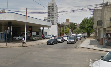 Motochorros asaltaron a un hombre en el semáforo de Bulevar Pellegrini y San Lorenzo Motochorros asaltaron a un hombre en el semáforo de Bulevar Pellegrini y San Lorenzo