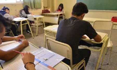 Hasta el 10 de junio, los estudiantes que adeuden materias cursadas en 2020, 2021 y 2022 pueden inscribirse al programa para terminar la secundaria en Santa Fe. Hasta el 10 de junio, los estudiantes que adeuden materias cursadas en 2020, 2021 y 2022 pueden inscribirse al programa para terminar la secundaria en Santa Fe.