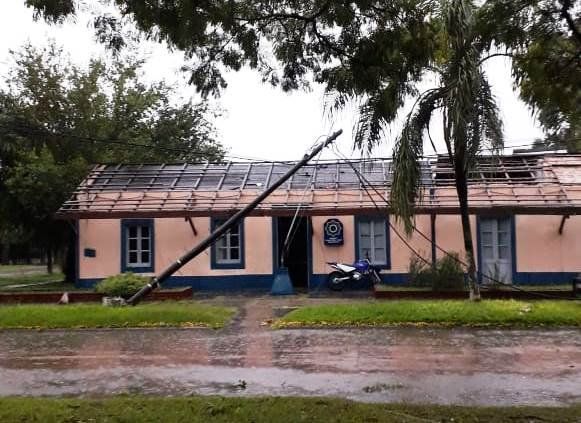 La tormenta hizo desastre en Villa Guillermina y le voló el techo a la comisaría