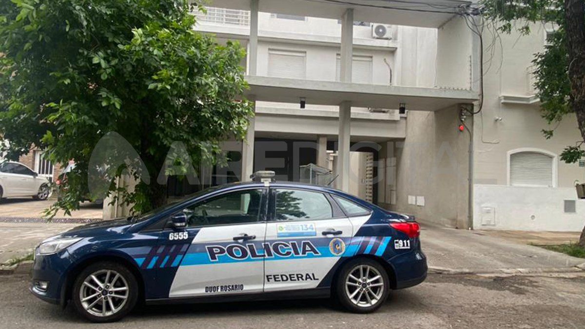 Los investigadores de la PFA también fueron hasta un edificio de Crespo al 3500 para inspeccionar una cochera. Los investigadores de la PFA también fueron hasta un edificio de Crespo al 3500 para inspeccionar una cochera.