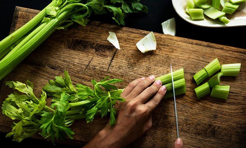 Cuatro ventajas del apio para perder peso y otros muchos beneficios