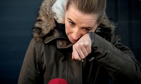 En lágrimas, la primera ministra danesa se disculpó por haber matado 17 millones de visones que estaban sanos En lágrimas, la primera ministra danesa se disculpó por haber matado 17 millones de visones que estaban sanos