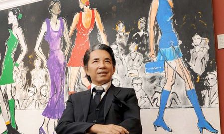 El diseñador Kenzo Takada, famoso mundialmente por su marca de ropa y sus perfumes, murió este domingo de coronavirus. Tenía 81 años.