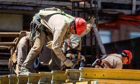 Una medida para cuidar puestos de trabajo en plena crisis. Una medida para cuidar puestos de trabajo en plena crisis.