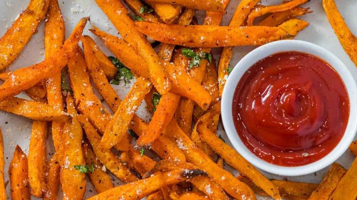 Las batatas fritas en la air fryer quedan riquísimas y crujientes.