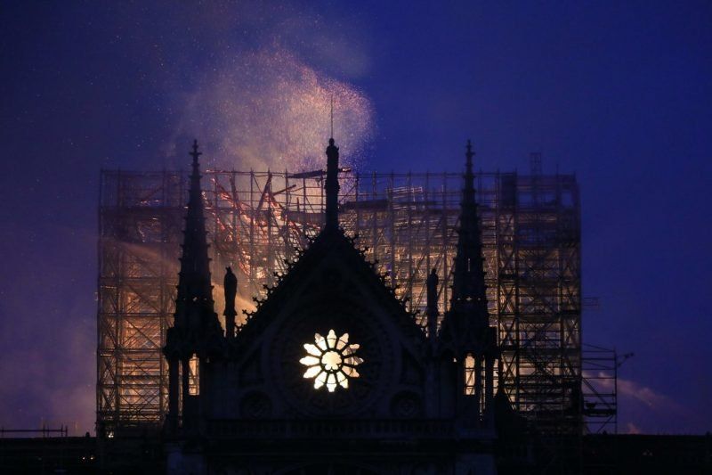 La catedral parisina quedó destrozada por el trágico incendio.