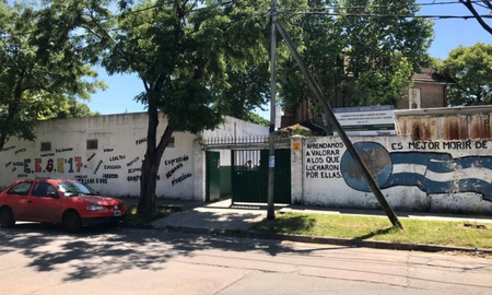 Burzaco: encontraron a una bebé de tres días abandonada en un colegio Burzaco: encontraron a una bebé de tres días abandonada en un colegio