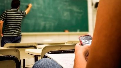 Celulares fuera del aula: la Unesco confirma que crece una tendencia global