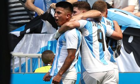 La Selección argentina derrotó 3-1 a Irak en su segundo compromiso en los Juegos Olímpicos 2024. La Selección argentina derrotó 3-1 a Irak en su segundo compromiso en los Juegos Olímpicos 2024.