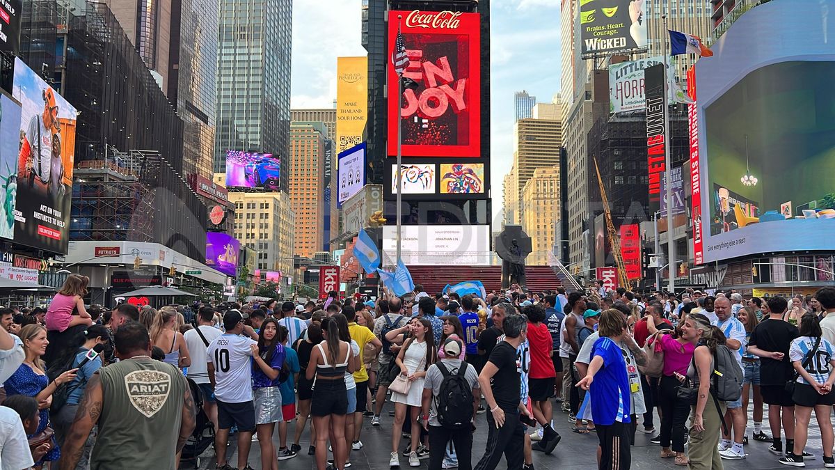 La hinchada argentina se volvió a adueñar del Times Square de Nueva York