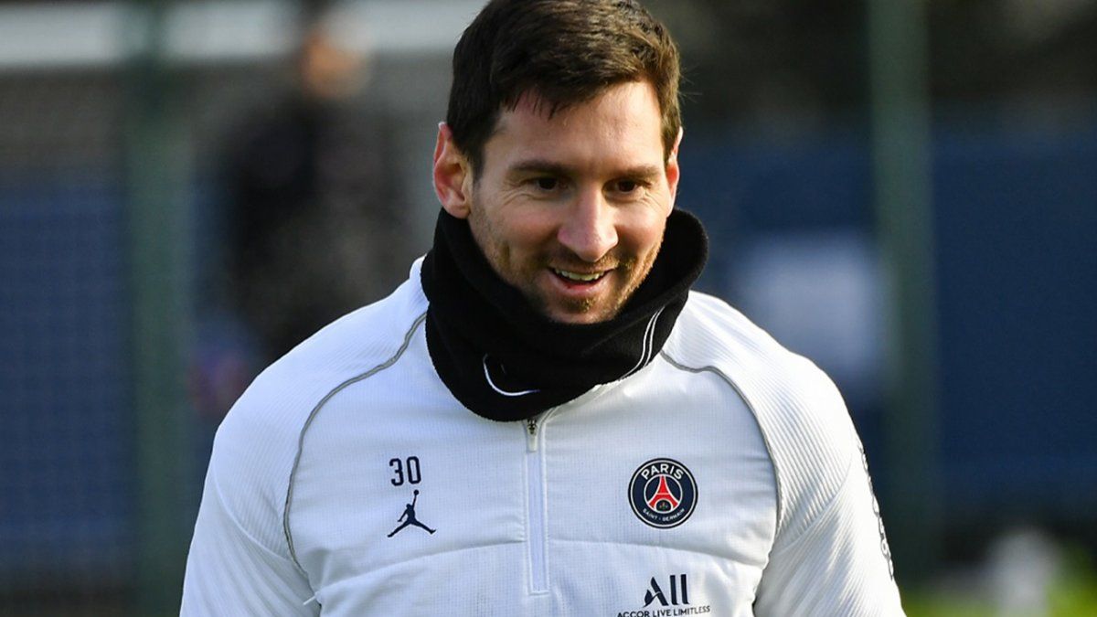 Lionel Messi entrenó este jueves con Paris Saint-Germain y el domingo puede jugar en el partido frente a Reims