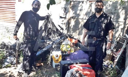 Efectivos de la Subcomisaría 4ª hallaron los elementos robados, escondidos en el patio de una vivienda. Efectivos de la Subcomisaría 4ª hallaron los elementos robados, escondidos en el patio de una vivienda.