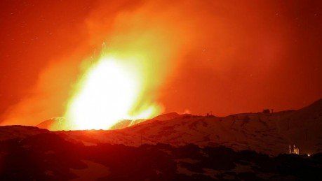 Impresionantes erupciones del volcán Etna en Italia