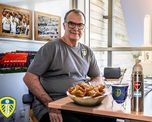 marcelo bielsa celebra el dia de la tradicion con mate, pastelitos y un termo de newells marcelo bielsa celebra el dia de la tradicion con mate, pastelitos y un termo de newells