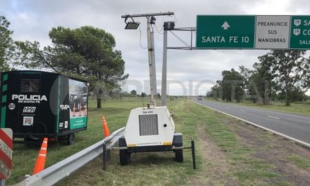 Autopista Santa Fe- Rosario: instalaron un móvil policial a la altura del kilómetro 145. Autopista Santa Fe- Rosario: instalaron un móvil policial a la altura del kilómetro 145.