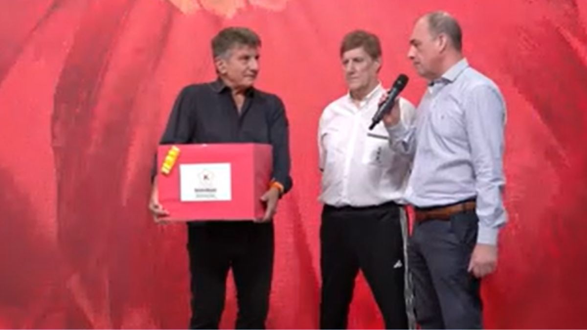 La campaña solidaria que AIRE impulsa junto al Movimiento Los Sin Techo continúa sumando cajas navideñas.