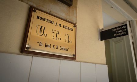 Un hombre permanece internado en el Hospital Cullen tras un incendio en barrio Barranquitas Un hombre permanece internado en el Hospital Cullen tras un incendio en barrio Barranquitas