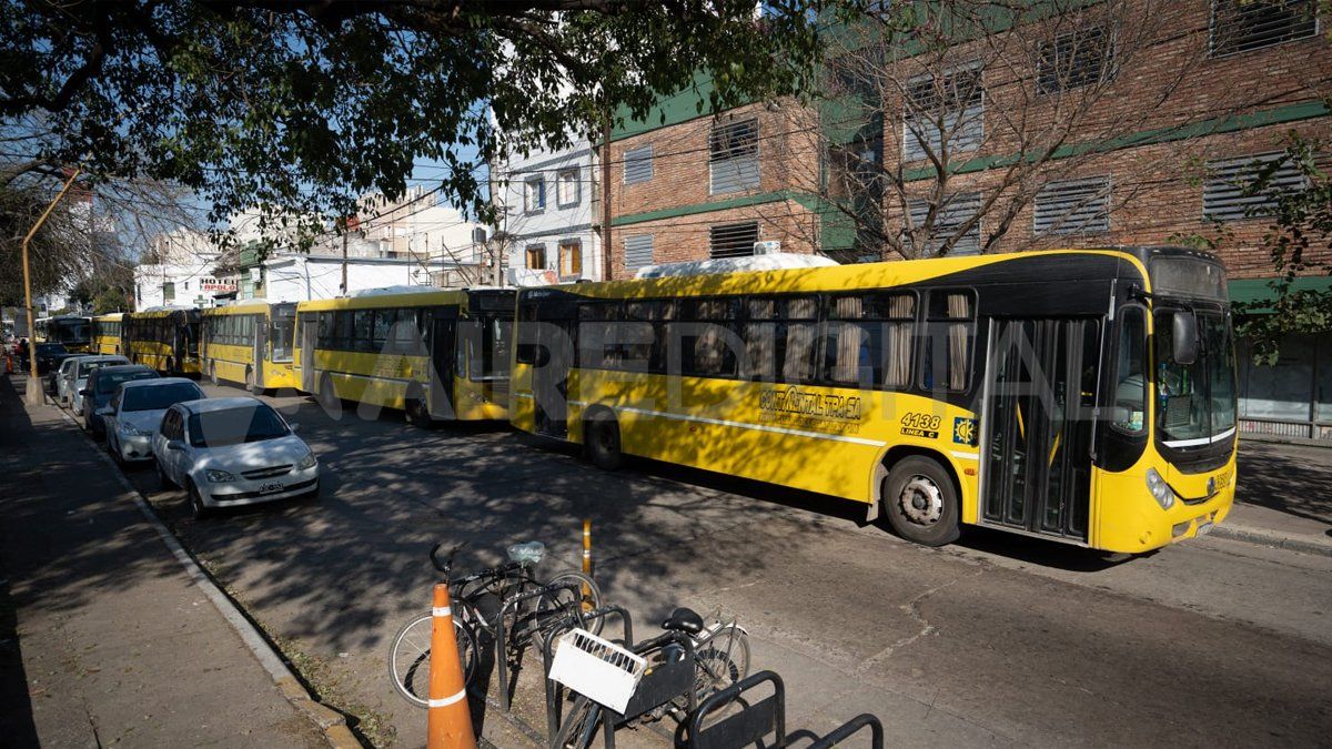 El paro de colectivos previsto para el miércoles 13 y jueves 14 en el interior del país quedó ratificado este lunes.