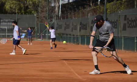 Los deportistas deberán llevar un bolso con su botella de agua, toalla, muda de ropa, elementos de higiene, que deberán colocar en un depósito y desinfectar cuando se lo deja y al retirarlo. Los deportistas deberán llevar un bolso con su botella de agua, toalla, muda de ropa, elementos de higiene, que deberán colocar en un depósito y desinfectar cuando se lo deja y al retirarlo.
