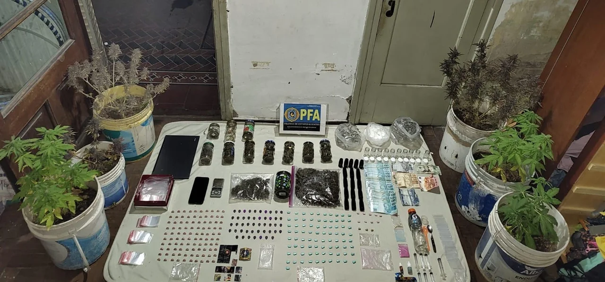 La Policía Federal secuestró drogas de diseñador en Rosario. La Policía Federal secuestró drogas de diseñador en Rosario.
