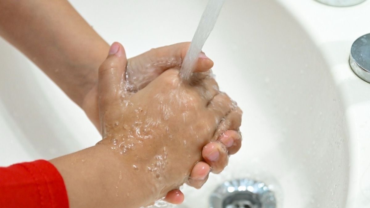 Ante la llegada de las bajas temperaturas, se recuerda a la población las medidas básicas para prevenir enfermedades. Ante la llegada de las bajas temperaturas, se recuerda a la población las medidas básicas para prevenir enfermedades.