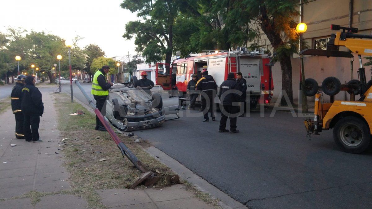 Bomberos Zapadores de la Unidad Regional I y Cobem trabajaron en el lugar del accidente.