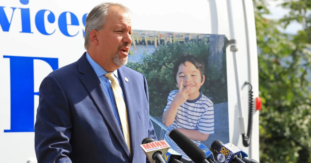 La mujer quedó detenida en la cárcel del condado de Orange con una fianza de 250,000 dólares en efectivo, 900,000 dólares de fianza total o 1,5 millones de dólares de fianza parcial.