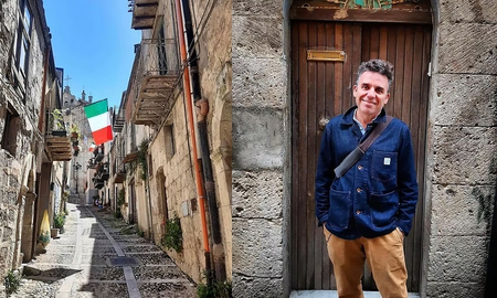 Compró una casa a un euro pero se vio forzado a abandonarla a los tres años Compró una casa a un euro pero se vio forzado a abandonarla a los tres años
