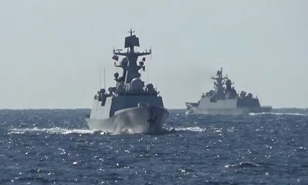 Submarinos rusos dispararon misiles sobre objetivos estáticos en el mar de Japón. Submarinos rusos dispararon misiles sobre objetivos estáticos en el mar de Japón.