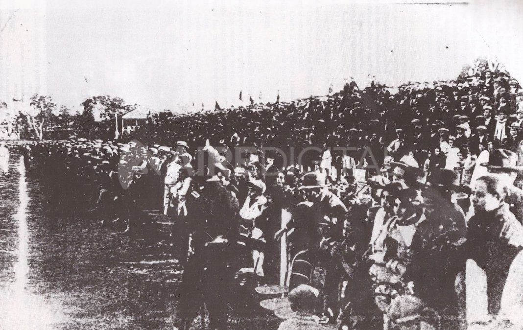 Marco imponente en la cancha de Barrio Sunchales. Marco imponente en la cancha de Barrio Sunchales.