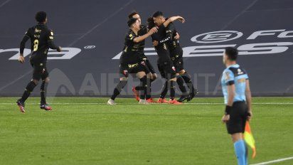 Torneo Liga Profesional: con diez jugadores, Colón venció 2-1 a River en el Estadio Monumental