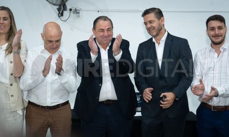 El intendente electo de la ciudad de Santa Fe, Juan Pablo Poletti, presentó oficialmente a quienes lo acompañaran en la gestión que comienza el próximo 10 de diciembre. El intendente electo de la ciudad de Santa Fe, Juan Pablo Poletti, presentó oficialmente a quienes lo acompañaran en la gestión que comienza el próximo 10 de diciembre.
